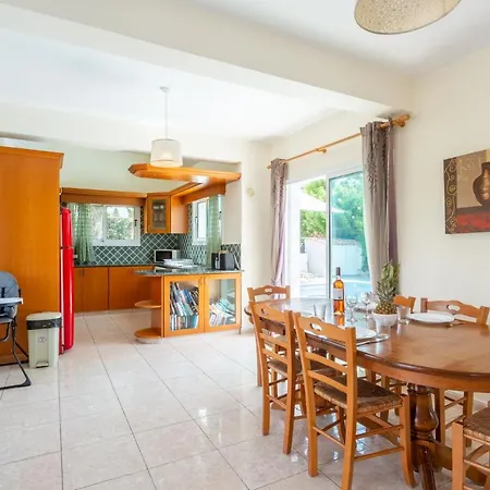 Villa Zenon Maa